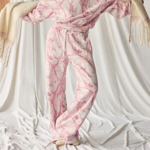 ISO Abercrombie & Fitch Pink Camo Wide Leg Sweatpants